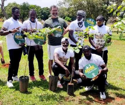 Volunteer Tree-Planting Event at Parque da Cidade with the collective, 2021