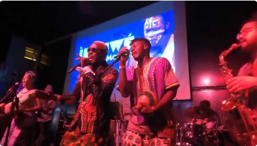 Performance as lead vocalist of Gã Star, 2022