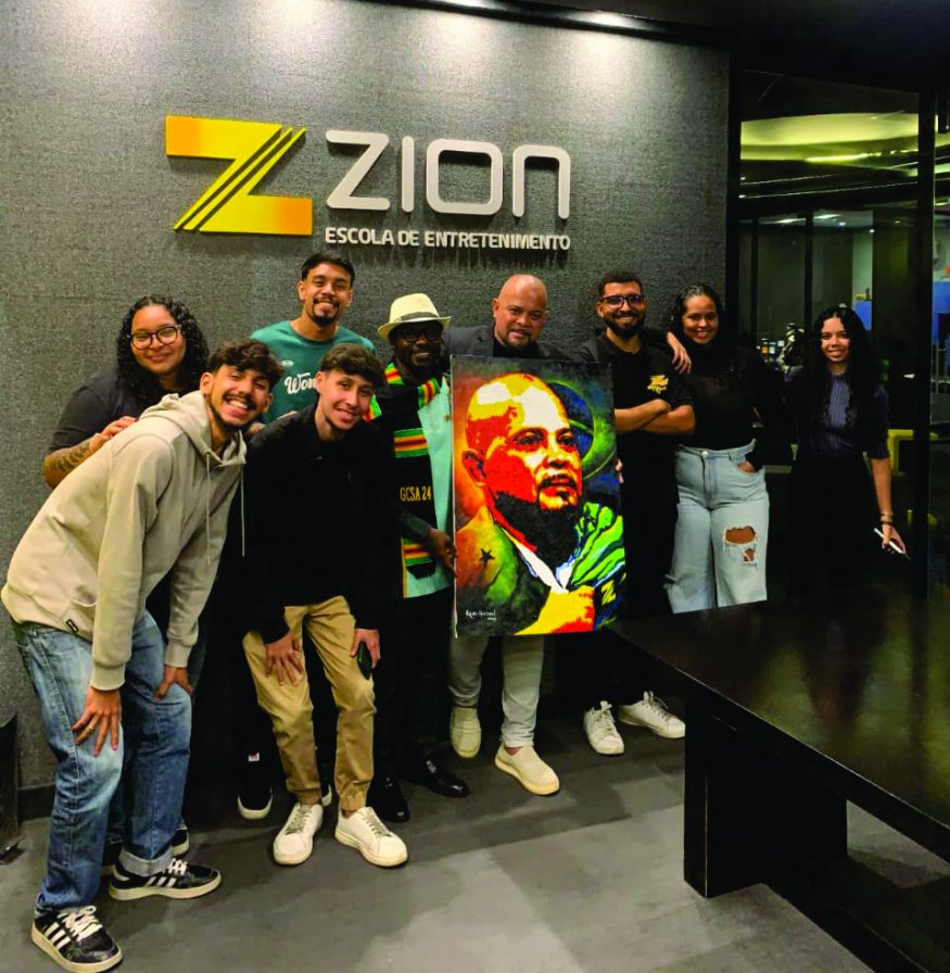 Group portrait with a commissioned painting at Zion Escola de Entretenimento